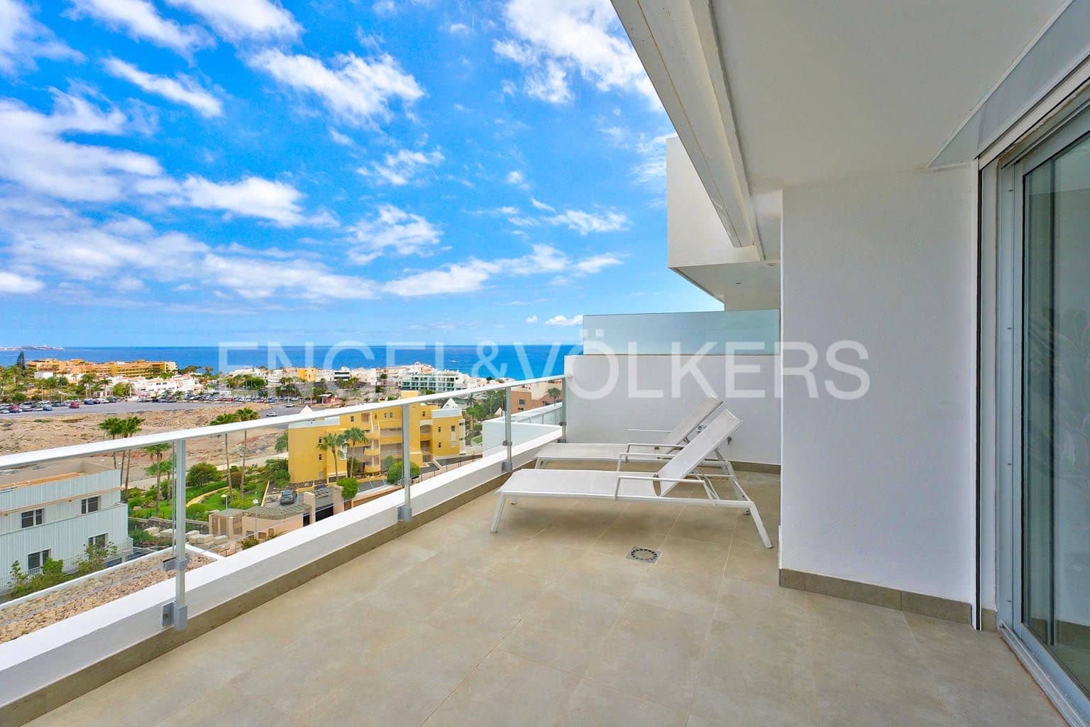 2 slaapkamer Appartement te koop in La Caleta met zwembad - € 1.590.000 (Ref: 9973814)