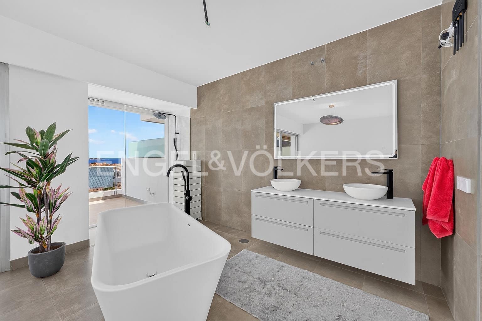 2 slaapkamer Appartement te koop in La Caleta met zwembad - € 1.590.000 (Ref: 9973814)