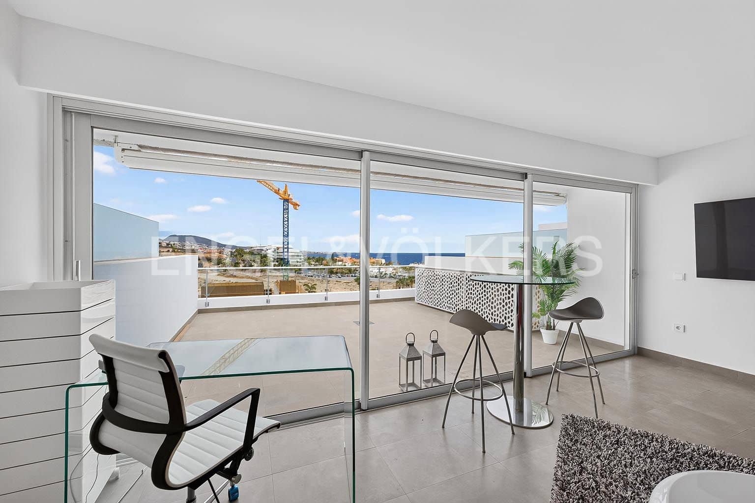 2 slaapkamer Appartement te koop in La Caleta met zwembad - € 1.590.000 (Ref: 9973814)