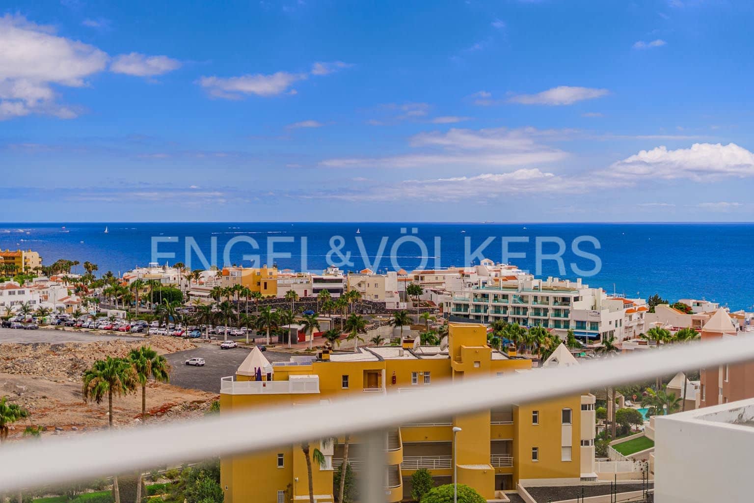 2 slaapkamer Appartement te koop in La Caleta met zwembad - € 1.590.000 (Ref: 9973814)