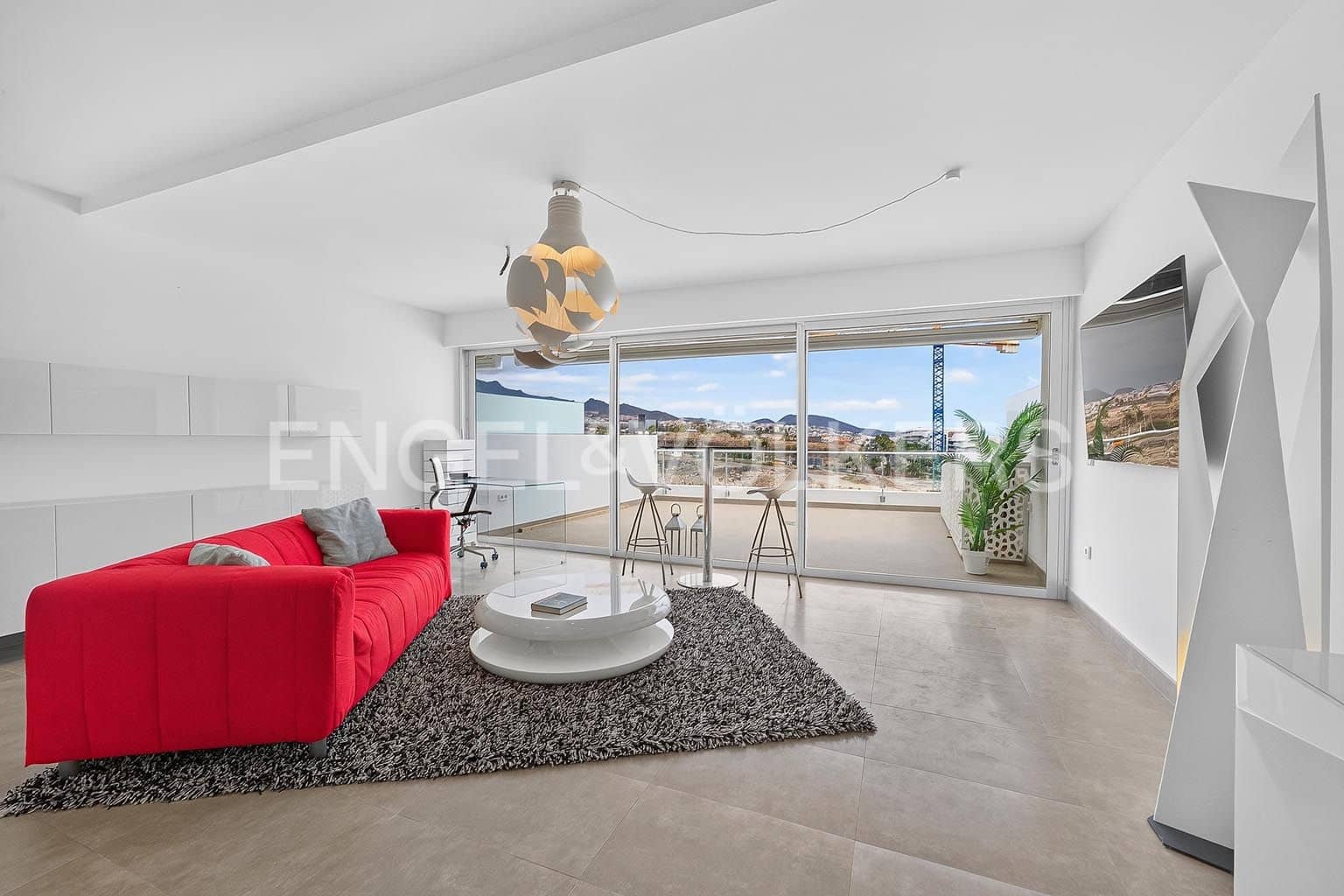 2 slaapkamer Appartement te koop in La Caleta met zwembad - € 1.590.000 (Ref: 9973814)