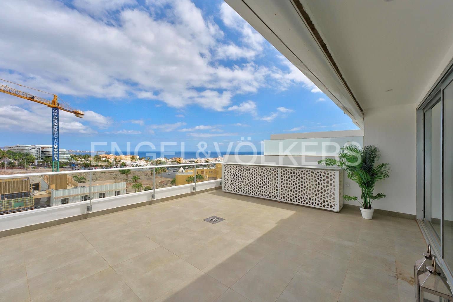 2 slaapkamer Appartement te koop in La Caleta met zwembad - € 1.590.000 (Ref: 9973814)