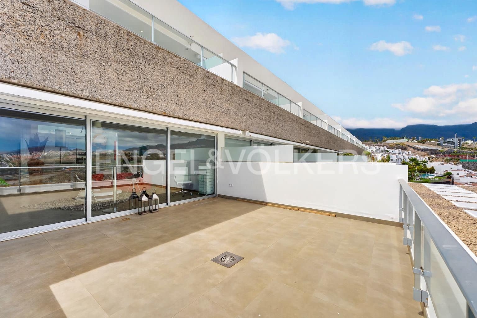 2 slaapkamer Appartement te koop in La Caleta met zwembad - € 1.590.000 (Ref: 9973814)