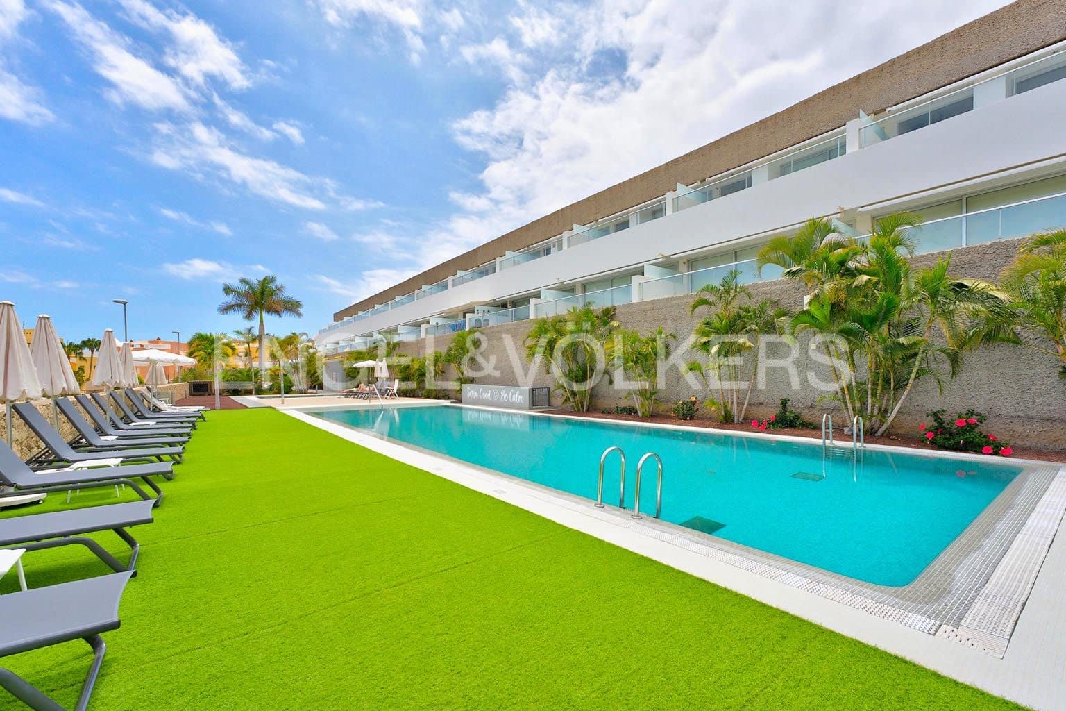 2 slaapkamer Appartement te koop in La Caleta met zwembad - € 1.590.000 (Ref: 9973814)