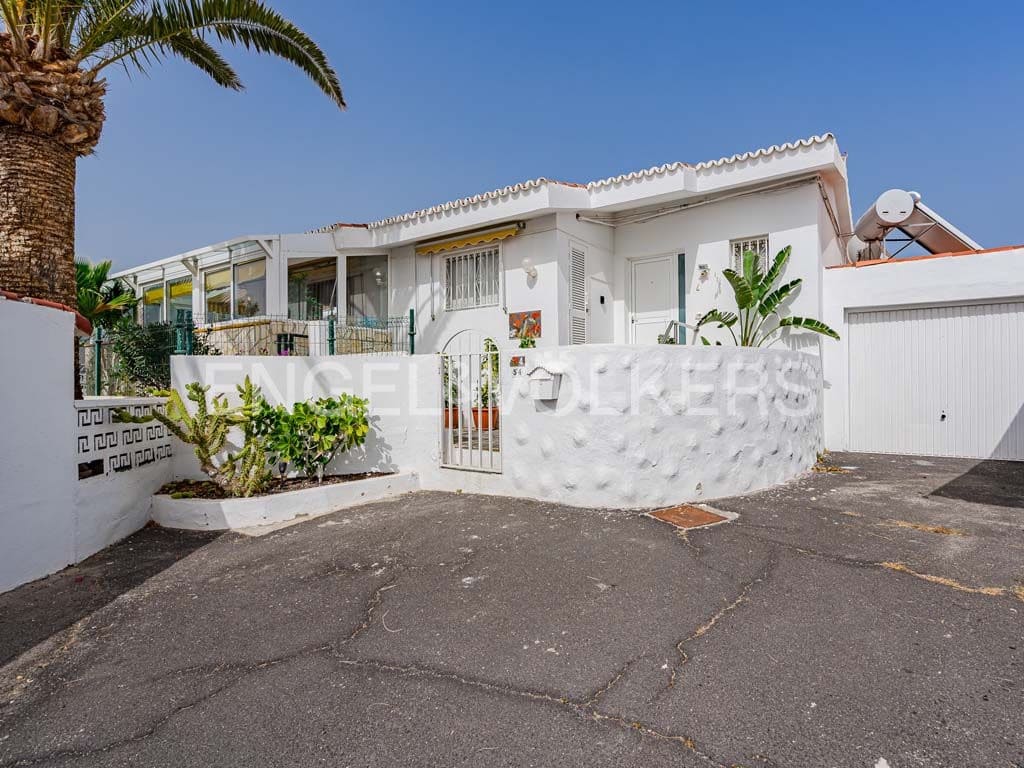 2 soverom Villa til salgs i San Eugenio med garasje - € 690 000 (Ref: 9996041)