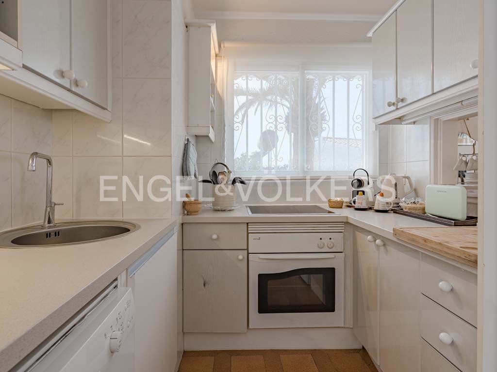 2 soverom Villa til salgs i San Eugenio med garasje - € 690 000 (Ref: 9996041)