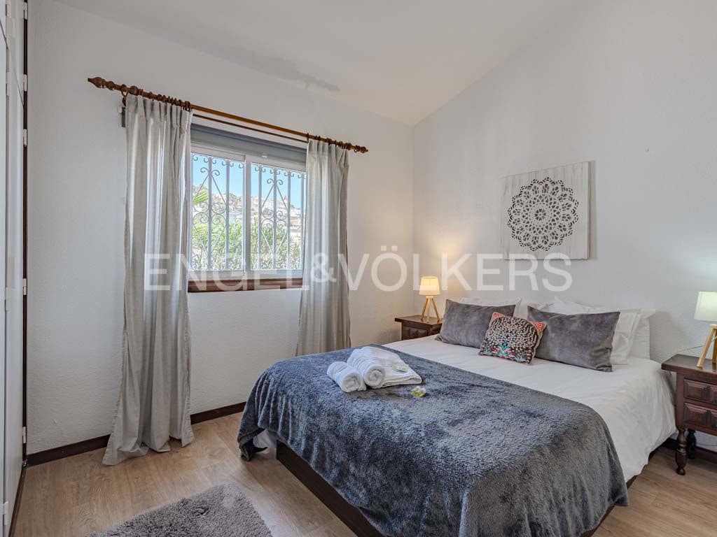 2 soverom Villa til salgs i San Eugenio med garasje - € 690 000 (Ref: 9996041)