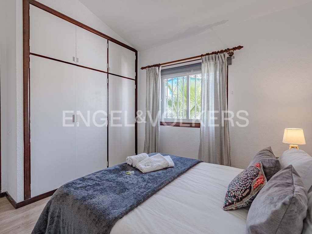 2 soverom Villa til salgs i San Eugenio med garasje - € 690 000 (Ref: 9996041)