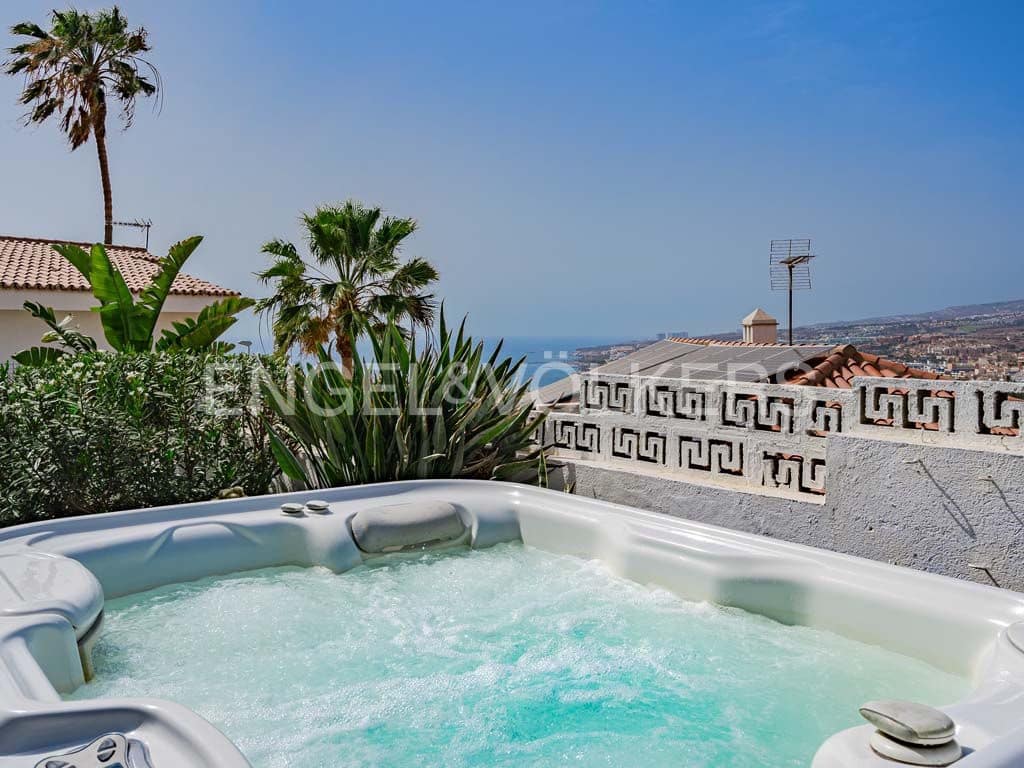 2 soverom Villa til salgs i San Eugenio med garasje - € 690 000 (Ref: 9996041)