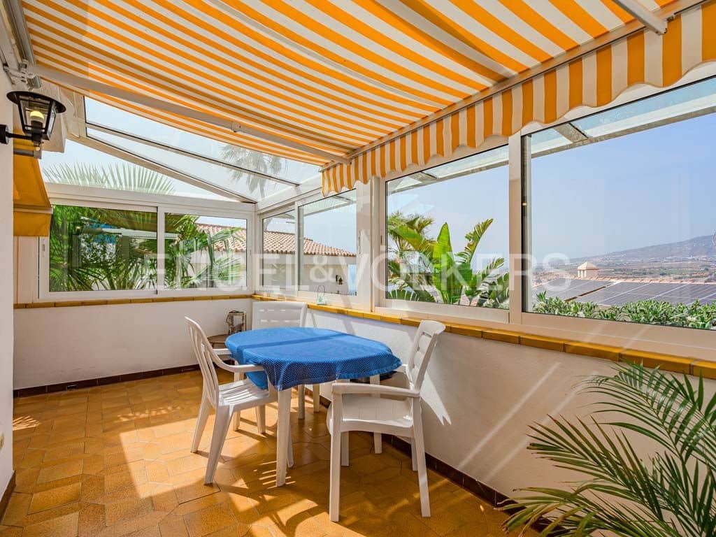 2 soverom Villa til salgs i San Eugenio med garasje - € 690 000 (Ref: 9996041)