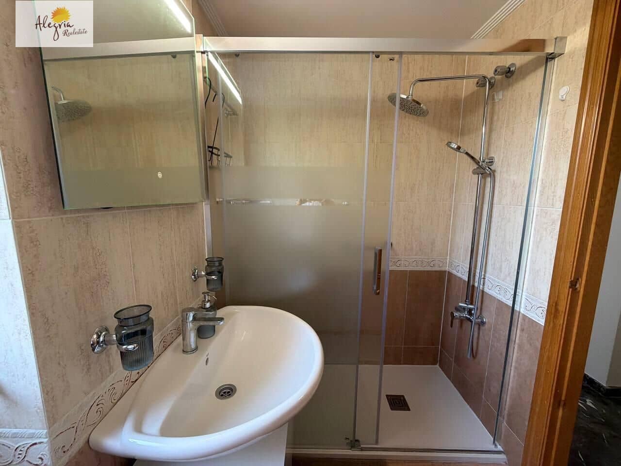 Appartement de 3 chambres à louer à Valence ville avec garage - 2 300 € (Ref: 10011552)
