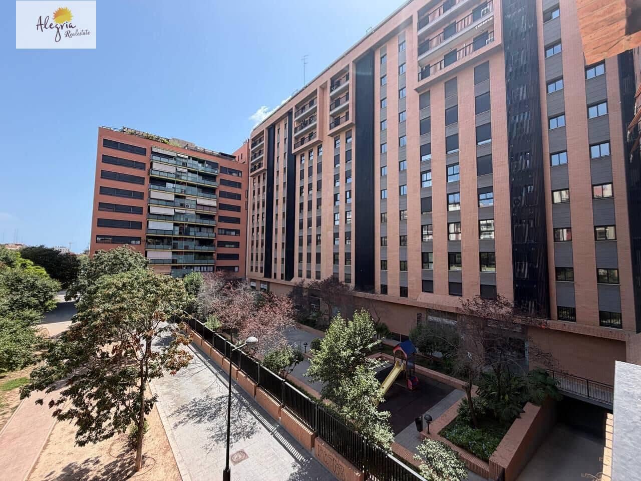 Appartement de 3 chambres à louer à Valence ville avec garage - 2 300 € (Ref: 10011552)