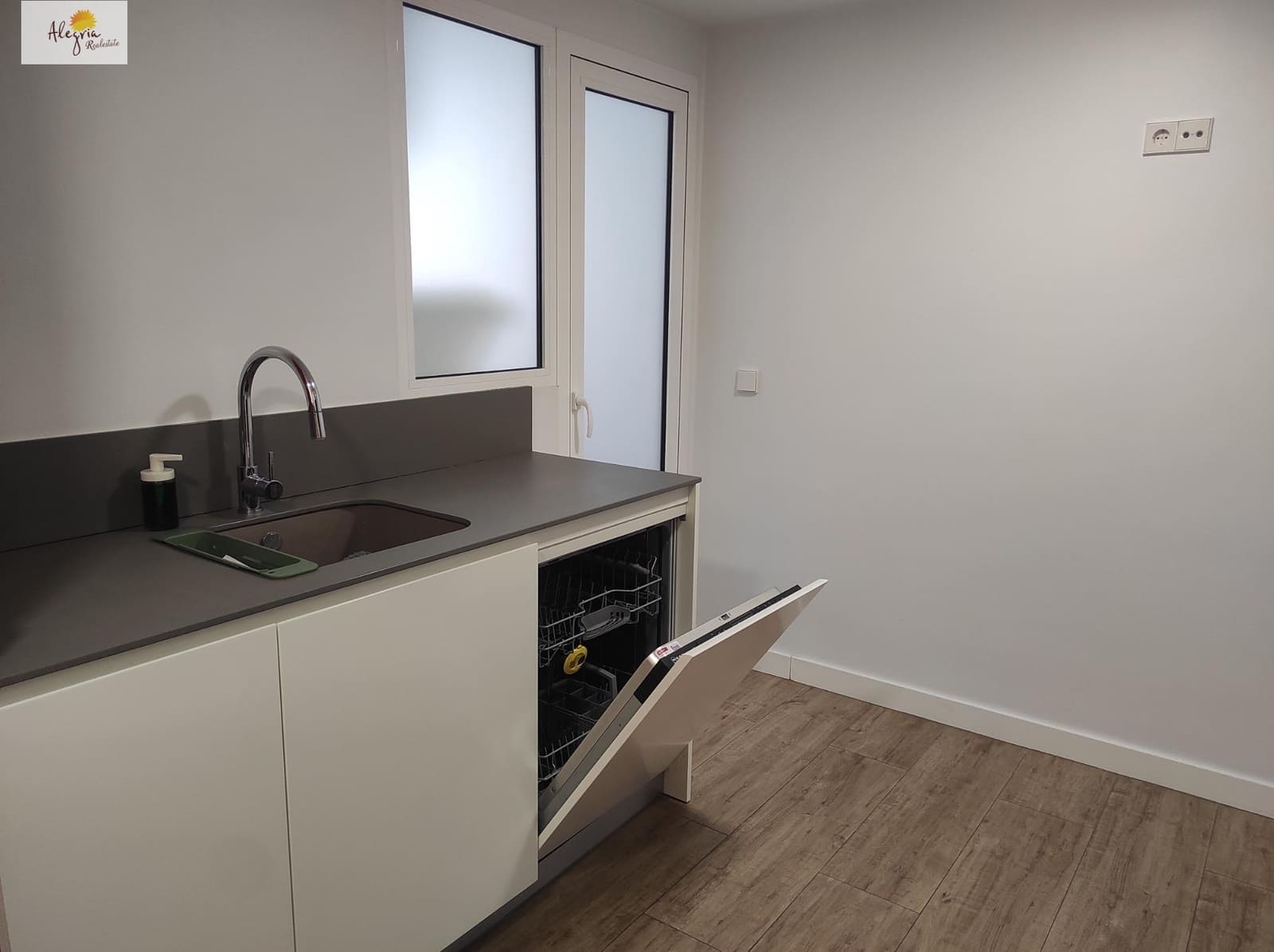 Appartement de 4 chambres à louer à Valence ville avec garage - 2 500 € (Ref: 10015681)