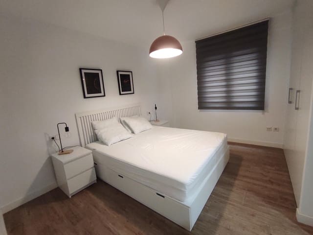 Appartement de 4 chambres à louer à Russafa, Valence ville avec garage - 2 500 € (Ref: 10015681)