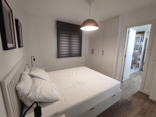 Appartement de 4 chambres à louer à Russafa, Valence ville avec garage - 2 500 € (Ref: 10015681)