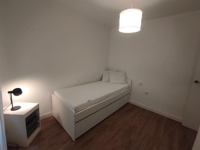 Appartement de 4 chambres à louer à Russafa, Valence ville avec garage - 2 500 € (Ref: 10015681)