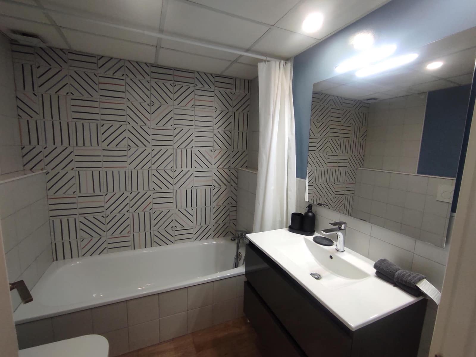 Appartement de 4 chambres à louer à Valence ville avec garage - 2 500 € (Ref: 10015681)