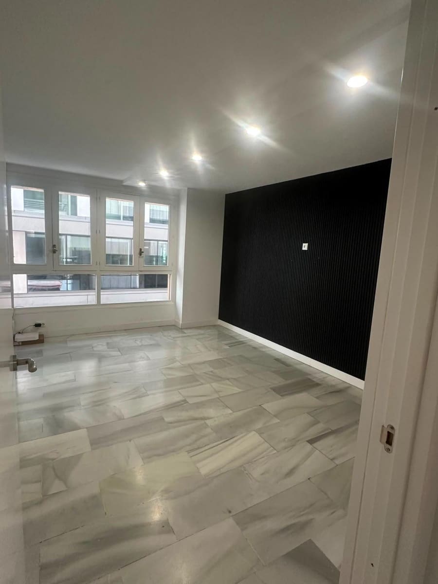 3 sovrum Lägenhet att hyra i Alicante stad - 1 800 € (Ref: 10015682)