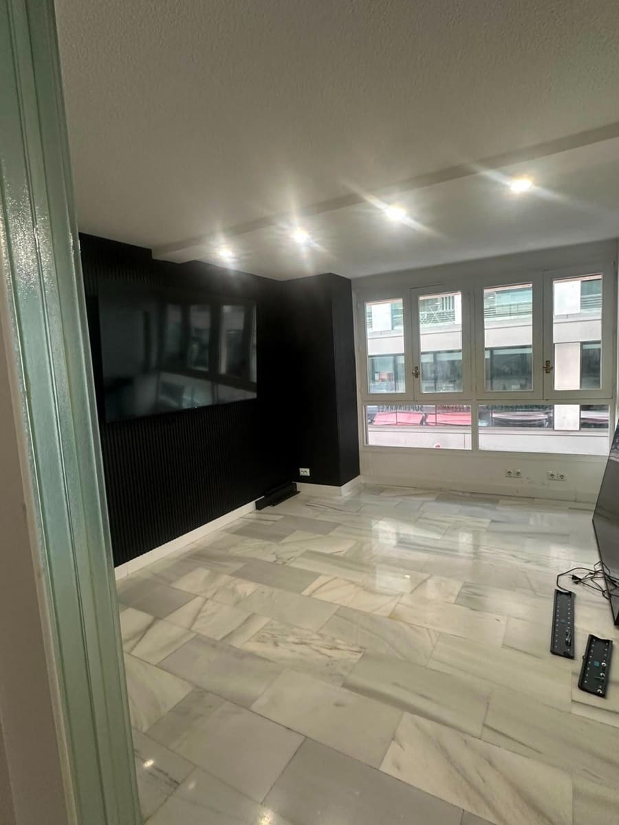 3 sovrum Lägenhet att hyra i Alicante stad - 1 800 € (Ref: 10015682)