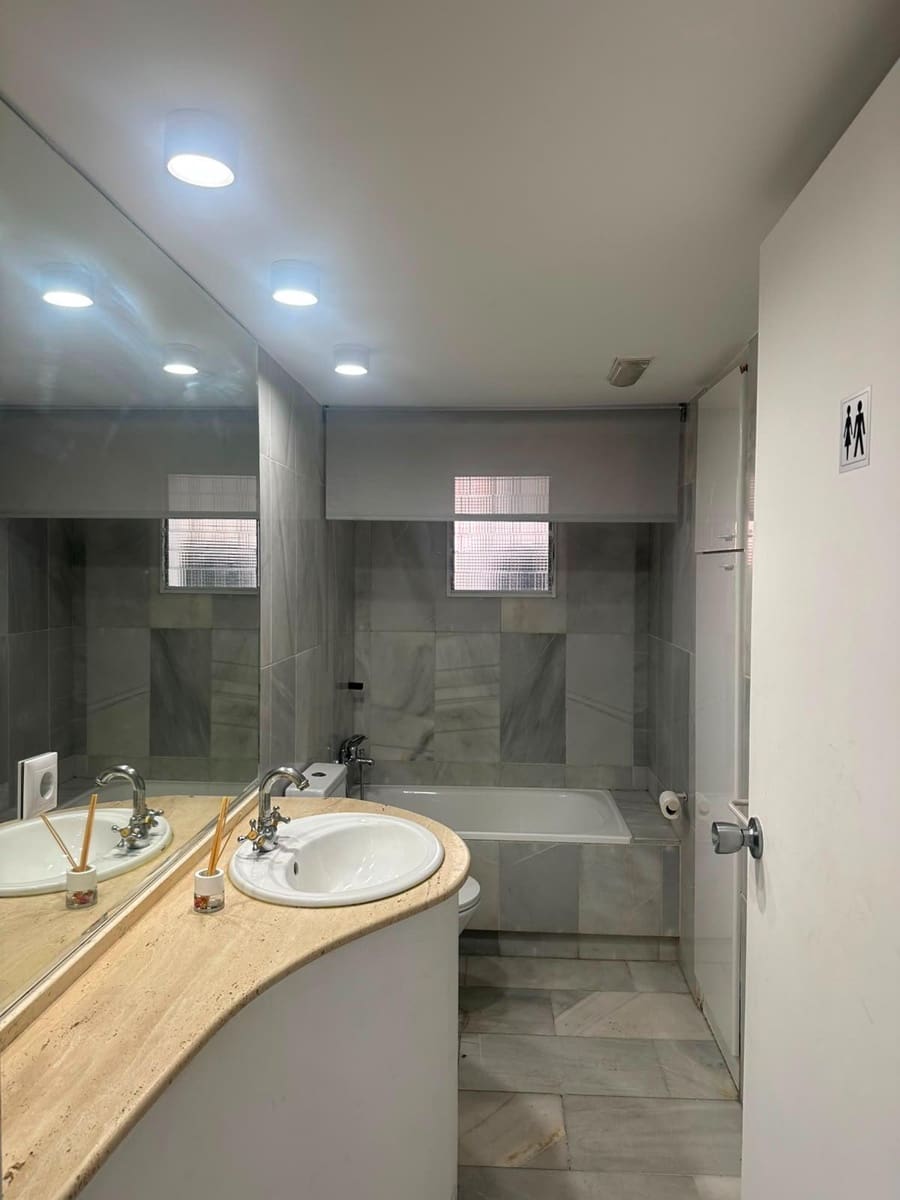 3 sovrum Lägenhet att hyra i Alicante stad - 1 800 € (Ref: 10015682)