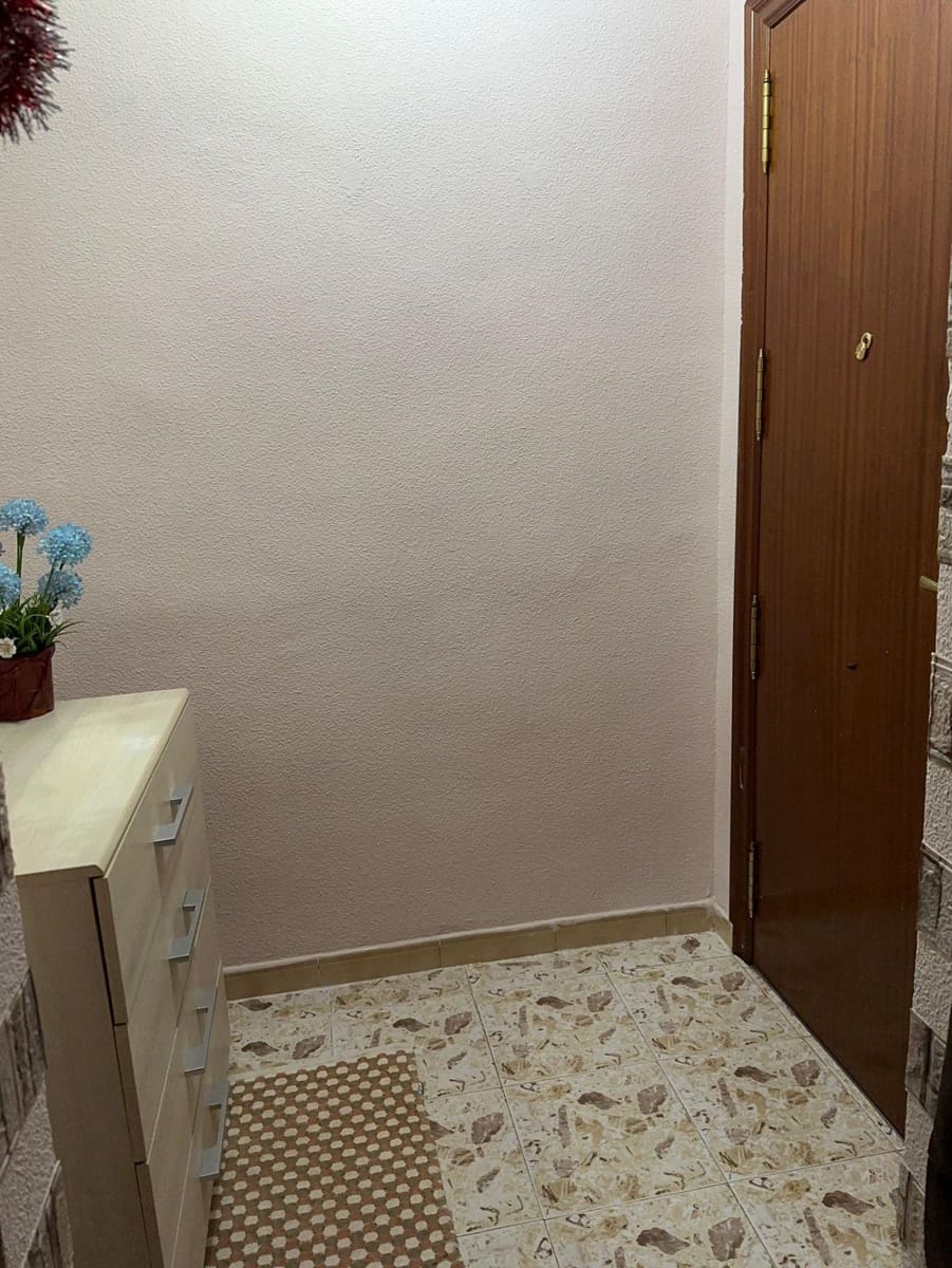 3 slaapkamer Flat te koop in Alicante stad - € 100.000 (Ref: 10015684)