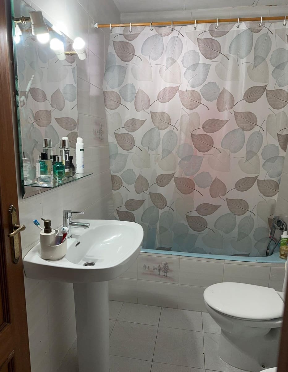 3 slaapkamer Flat te koop in Alicante stad - € 100.000 (Ref: 10015684)