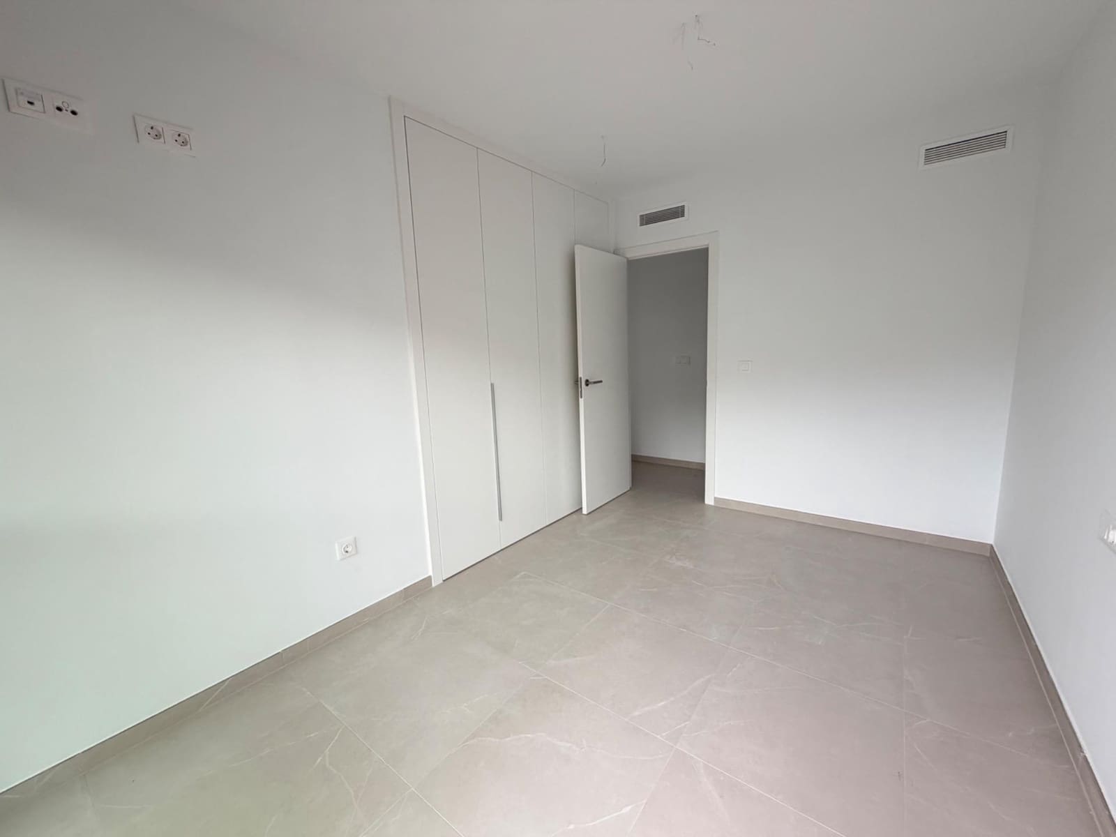 3 slaapkamer Appartement te koop in Alicante stad met zwembad garage - € 385.000 (Ref: 10024255)