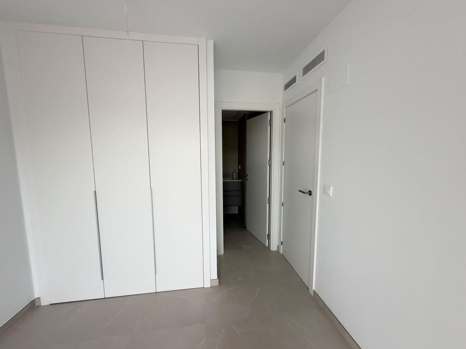 3 slaapkamer Appartement te koop in Alicante stad met zwembad garage - € 385.000 (Ref: 10024255)