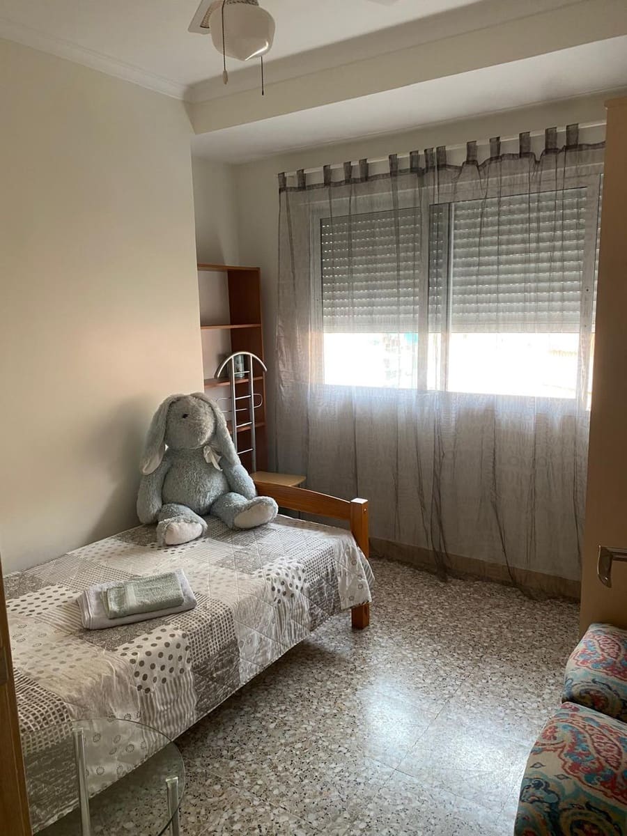 Appartement de 3 chambres à louer à Alicante ville - 1 000 € (Ref: 10030675)