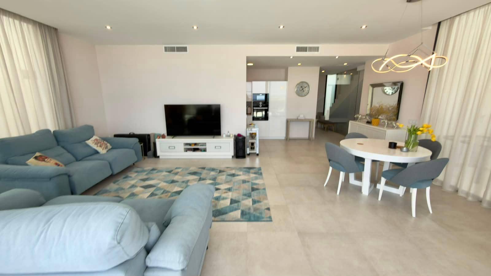 4 makuuhuone Huvila myytävänä paikassa Calpe / Calp mukana uima-altaan 
autotalli - 1 650 000 € (Ref: 10034091)