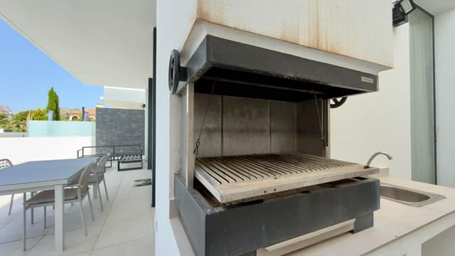 4 bedroom Villa for sale in Calpe / Calp with pool garage - € 1,650,000 (Ref: 10034091)