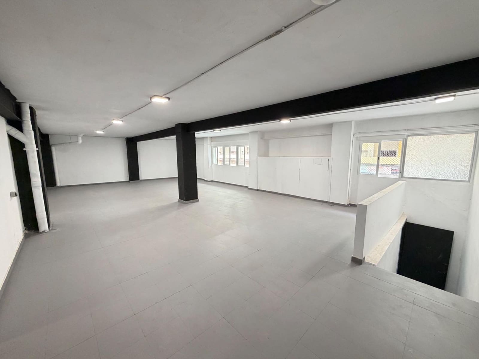 Local Commercial à louer à Alicante ville - 2 450 € (Ref: 10037535)