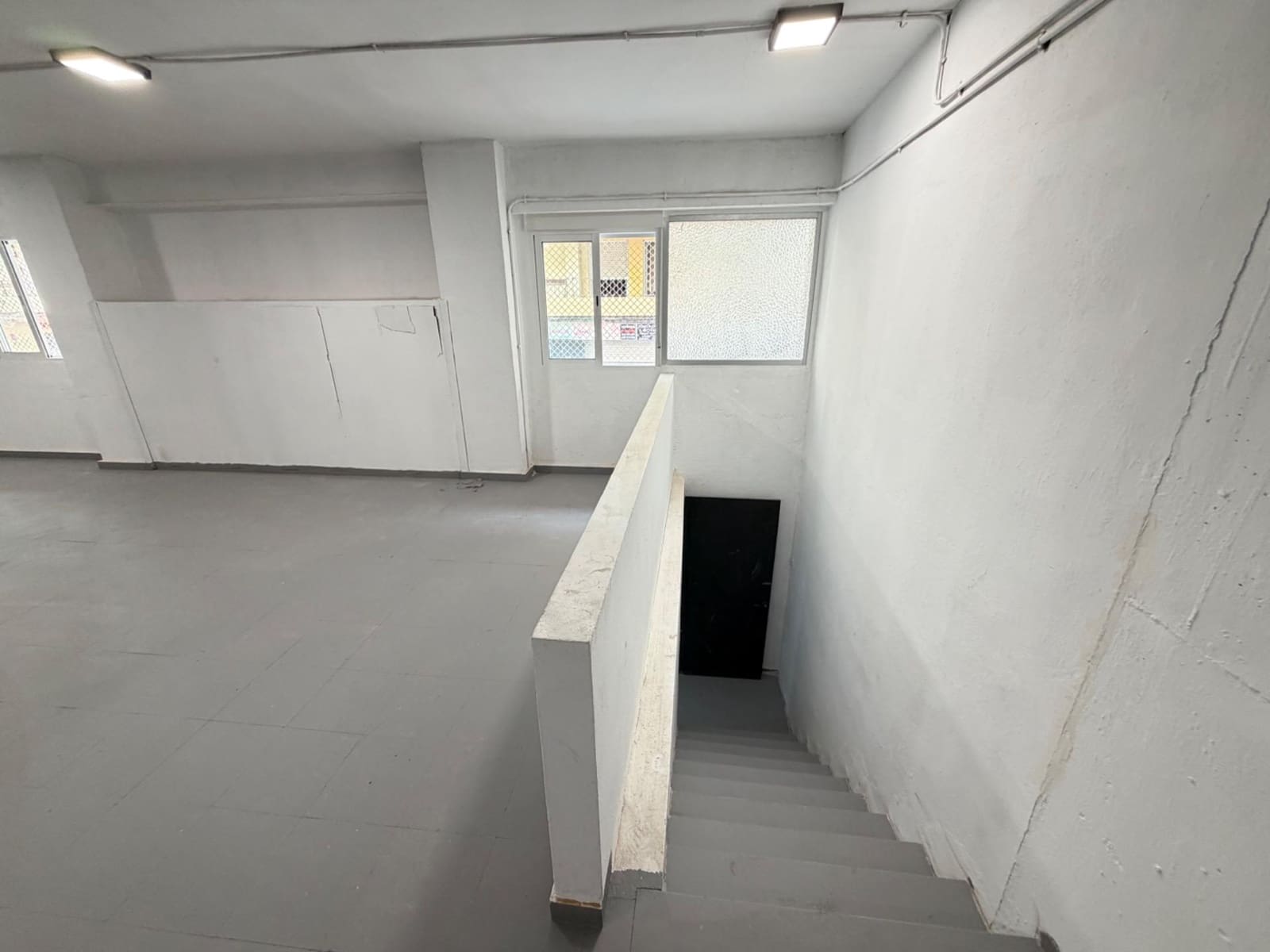 Local Commercial à louer à Alicante ville - 2 450 € (Ref: 10037535)