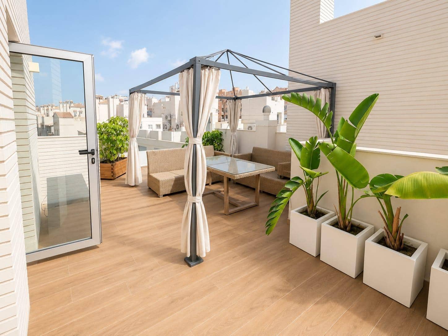 Villa/Maison de 5 chambres à louer à Playa de San Juan avec piscine garage - 4 500 € (Ref: 10044942)