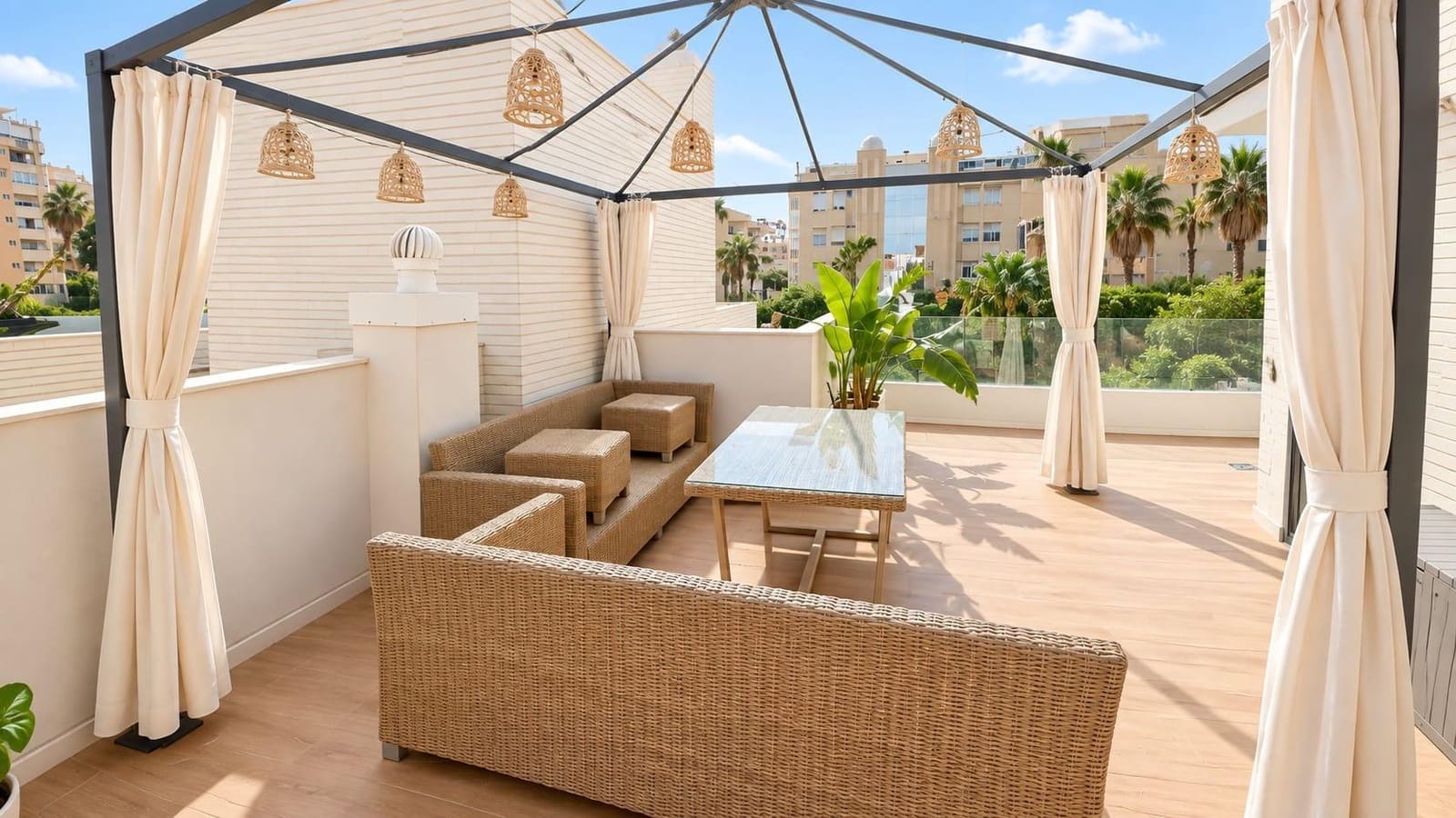 Villa/Maison de 5 chambres à louer à Playa de San Juan avec piscine garage - 4 500 € (Ref: 10044942)