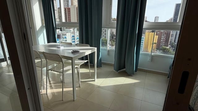 1 sypialnia Apartament do wynajęcia w Benidorm z basenem garażem - 1 200 € (Ref: 10044943)