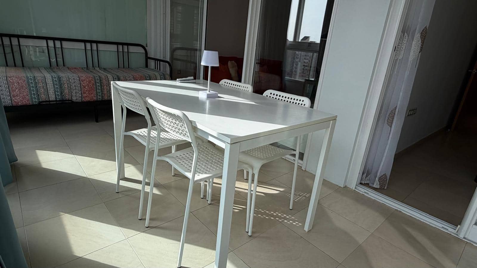 1 sypialnia Apartament do wynajęcia w Benidorm z basenem garażem - 1 200 € (Ref: 10044943)