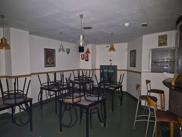 Kommersiell til salgs i Alicante by - € 156 000 (Ref: 10044944)