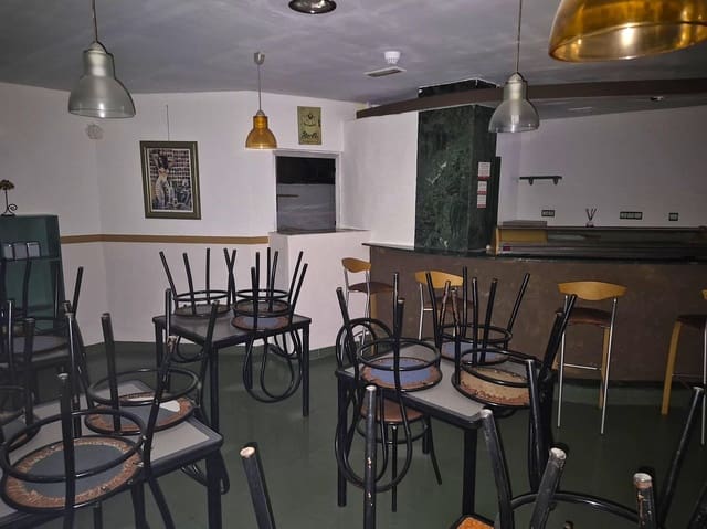 Kommersiell til salgs i Alicante by - € 156 000 (Ref: 10044944)