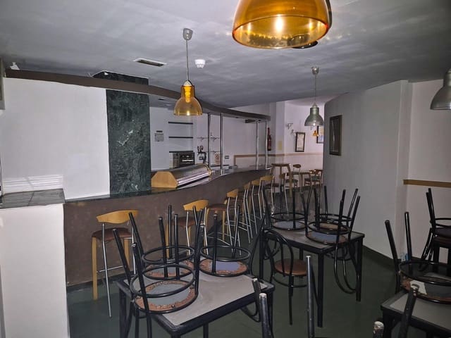 Kommersiell til salgs i Alicante by - € 156 000 (Ref: 10044944)