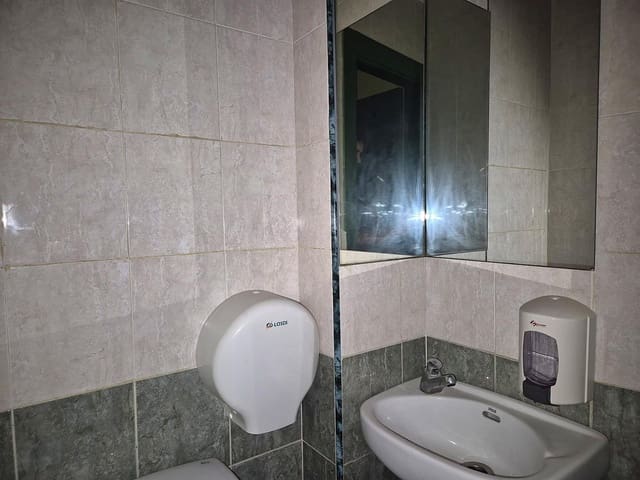 Kommersiell til salgs i Alicante by - € 156 000 (Ref: 10044944)