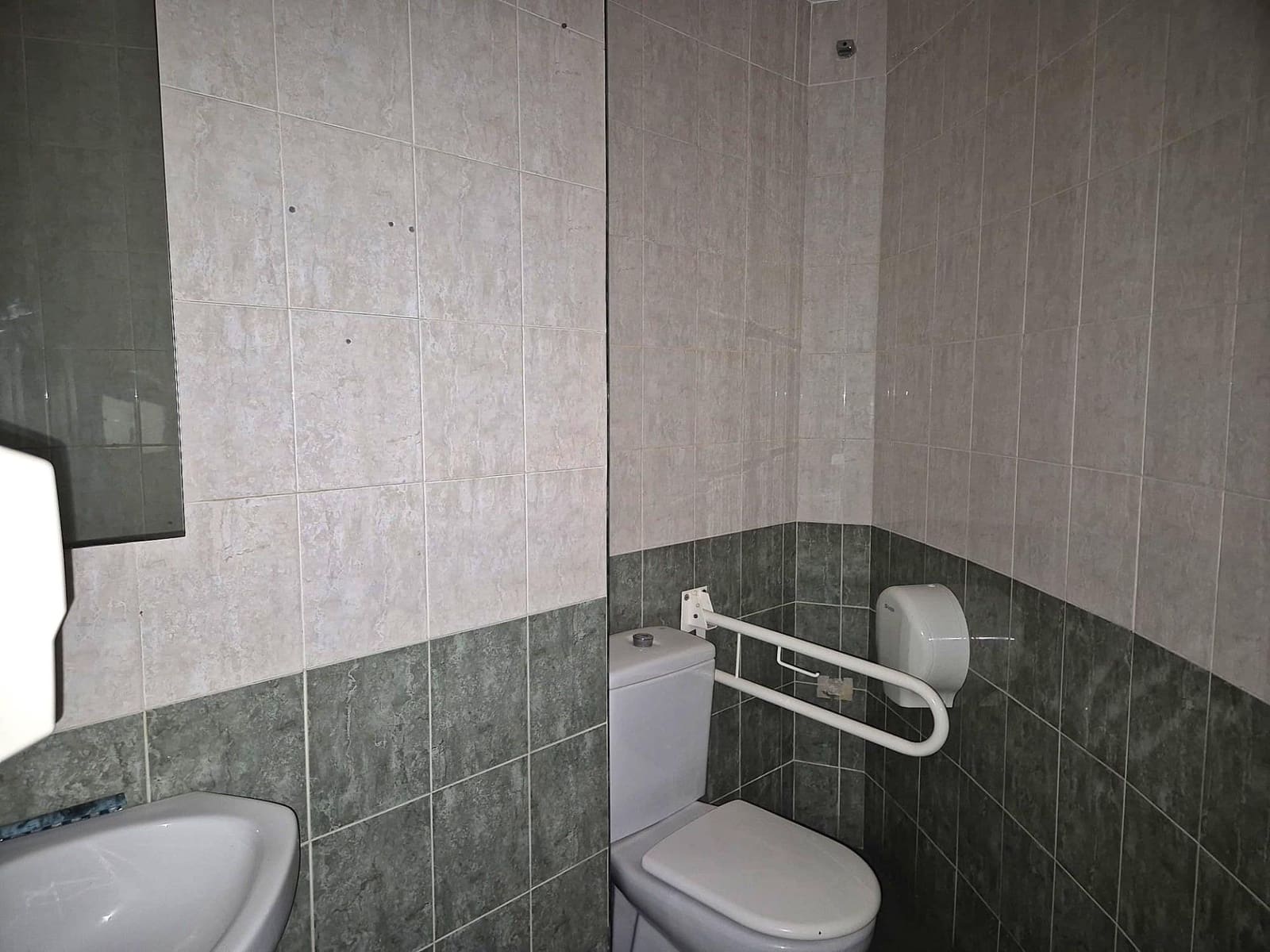 Kommersiell til salgs i Alicante by - € 156 000 (Ref: 10044944)