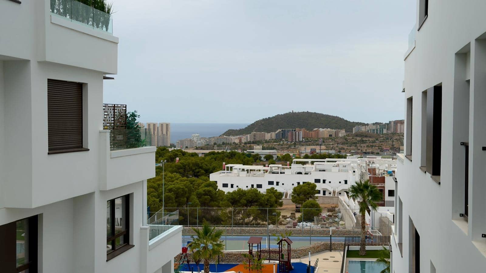3 Zimmer Apartment zu vermieten in Finestrat mit Pool Garage - 2.100 € (Ref: 10047462)