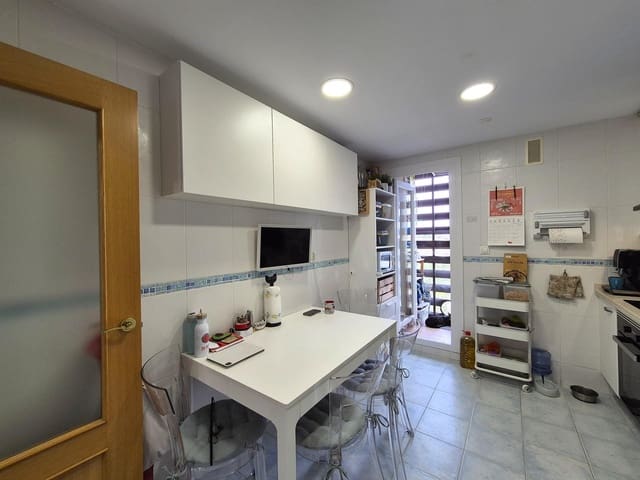3 sovrum Lägenhet till salu i Alicante stad med pool - 360 000 € (Ref: 10055441)