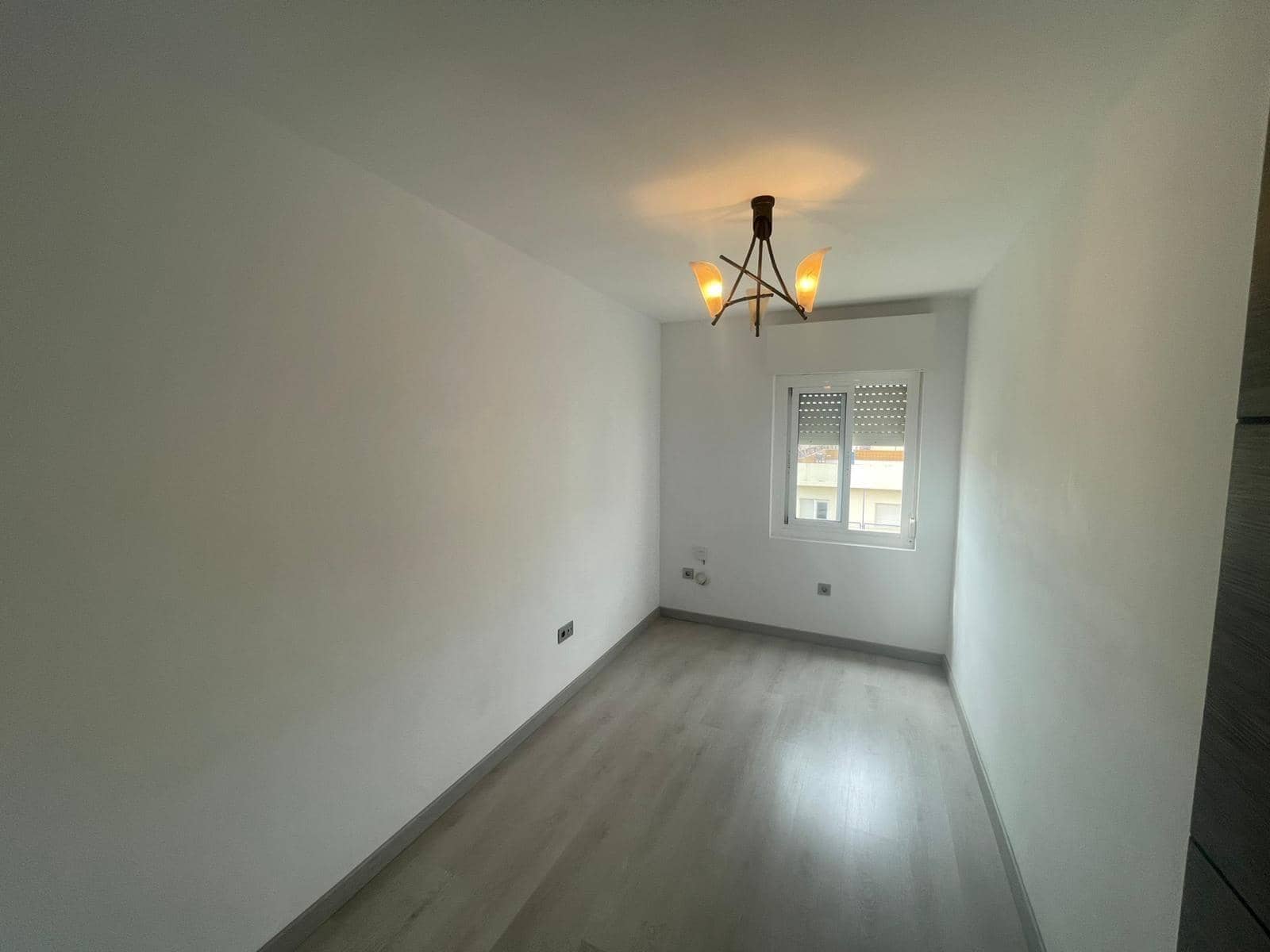 3 soverom Leilighet til leie i Alicante by - € 950 (Ref: 10055442)