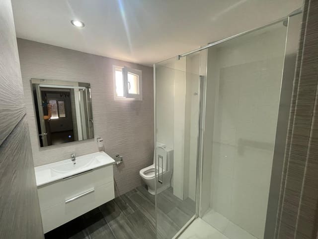 3 sovrum Lägenhet att hyra i Alicante stad - 950 € (Ref: 10055442)