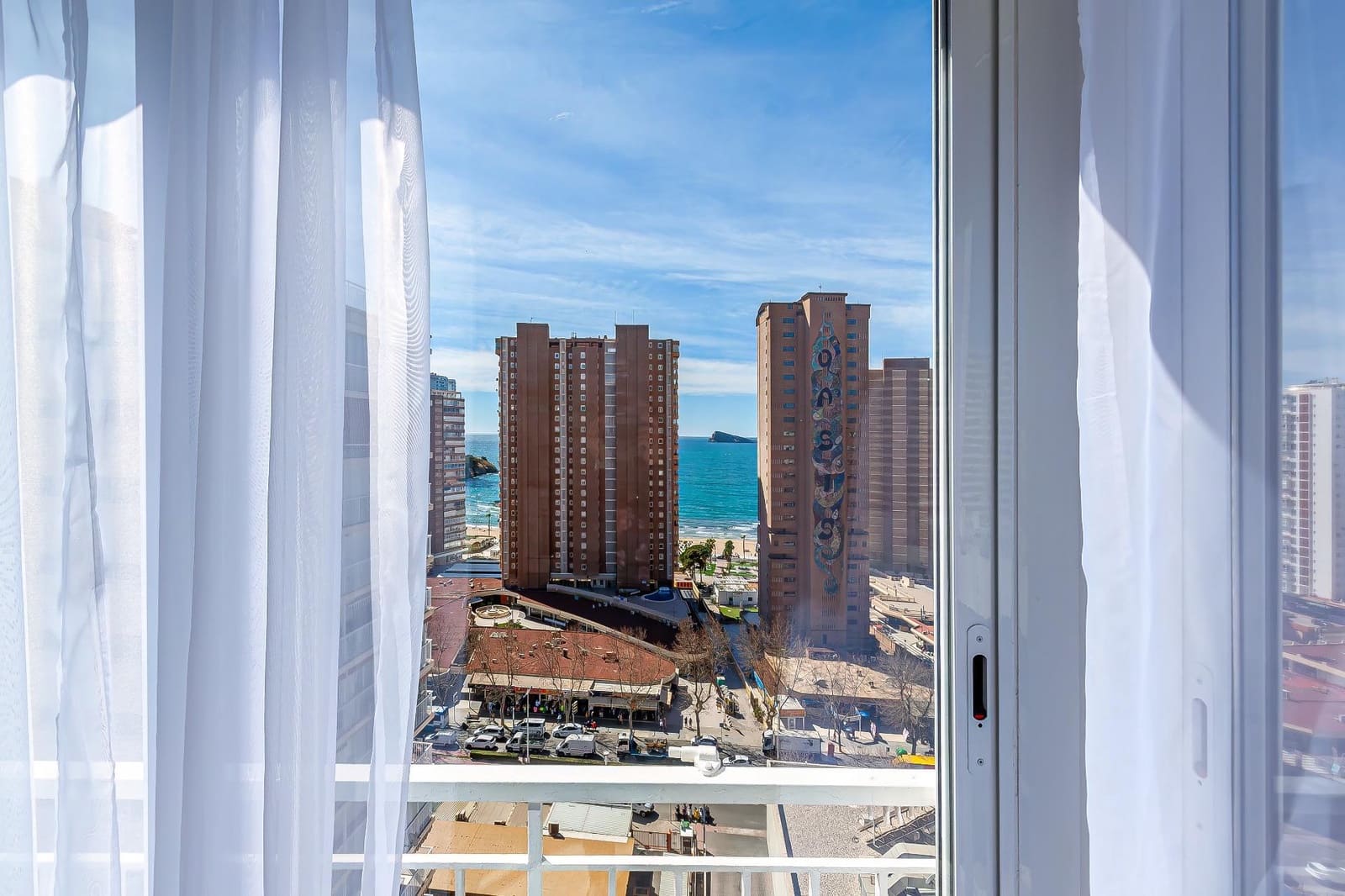 2 soverom Leilighet til leie i Benidorm med svømmebasseng garasje - € 1 500 (Ref: 10059256)