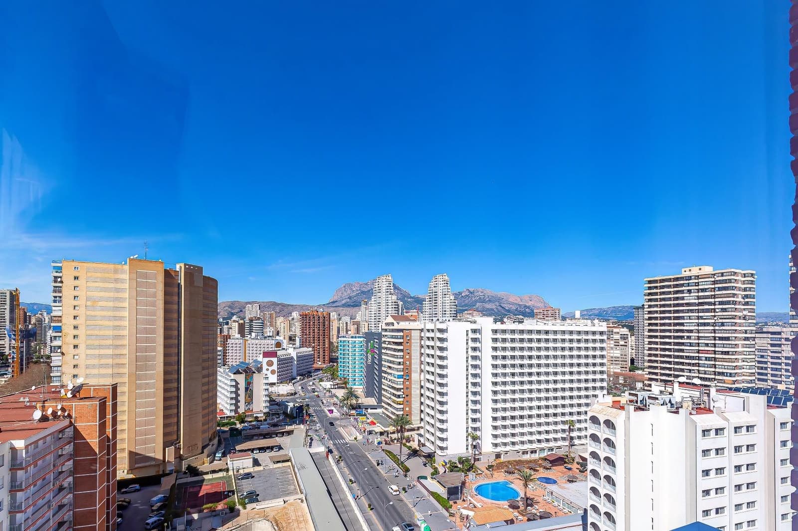 2 soverom Leilighet til leie i Benidorm med svømmebasseng garasje - € 1 500 (Ref: 10059256)