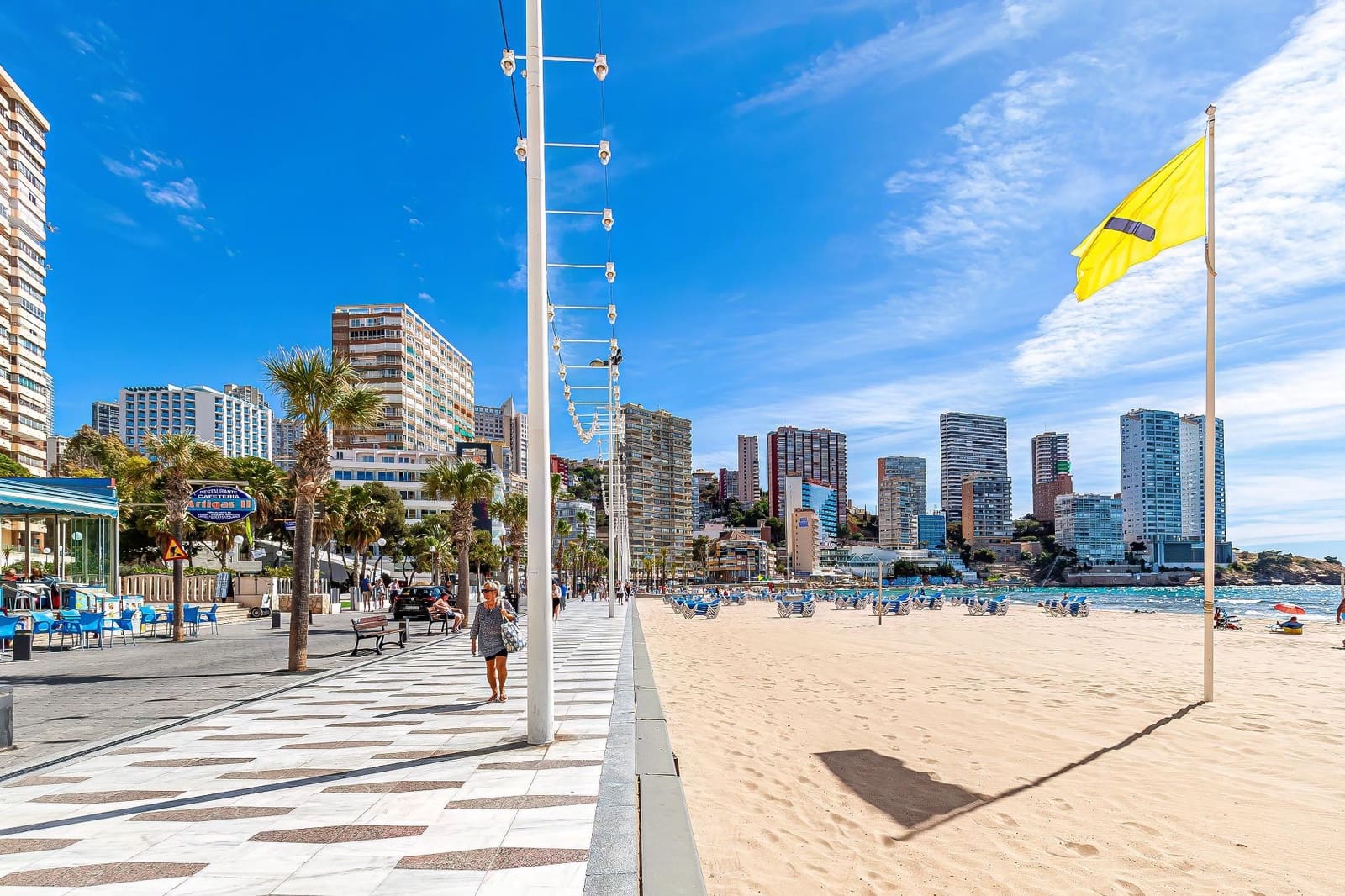 2 soverom Leilighet til leie i Benidorm med svømmebasseng garasje - € 1 500 (Ref: 10059256)