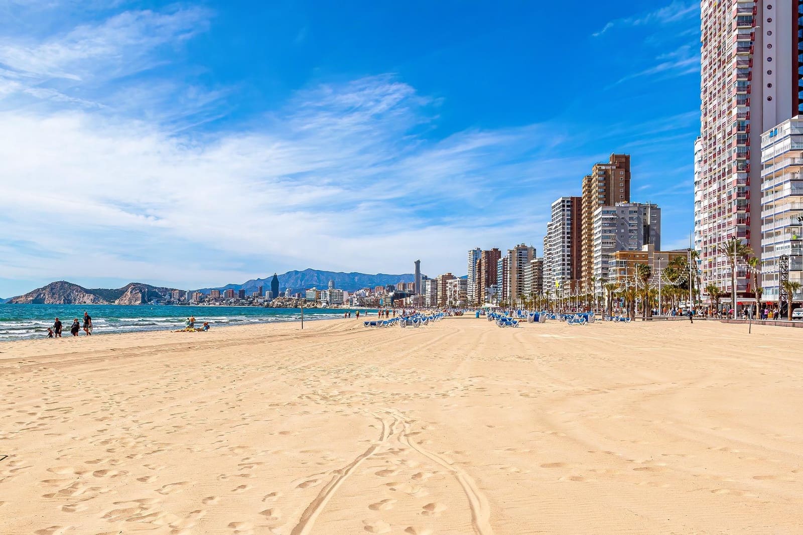 2 soverom Leilighet til leie i Benidorm med svømmebasseng garasje - € 1 500 (Ref: 10059256)